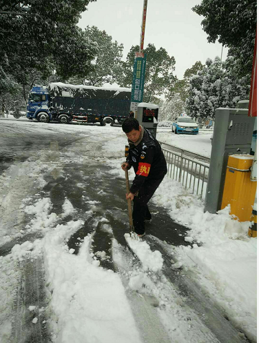 常德市康都物業(yè)服務(wù)有限公司,常德保安服務(wù)公司,保潔服務(wù),綠化服務(wù),搬運(yùn)服務(wù),墻外高空清洗服務(wù)